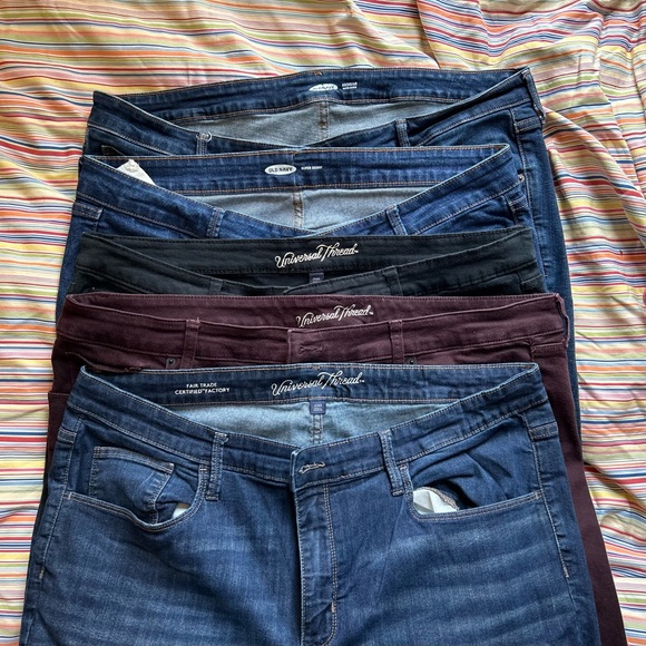 FIVE PAIR DENIM JEANS SIZE 20 
3x: Universal Thread jeans
2x: Old Navy jeans - Picture 1 of 8